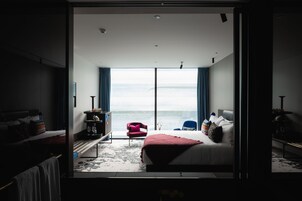 高级双人房 | 高档床上用品、羽绒被、加厚床垫、迷你吧