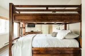 3 bedrooms, desk, iron/ironing board, travel cot