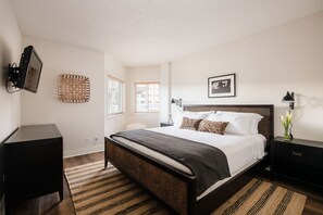 3 bedrooms, desk, iron/ironing board, travel cot