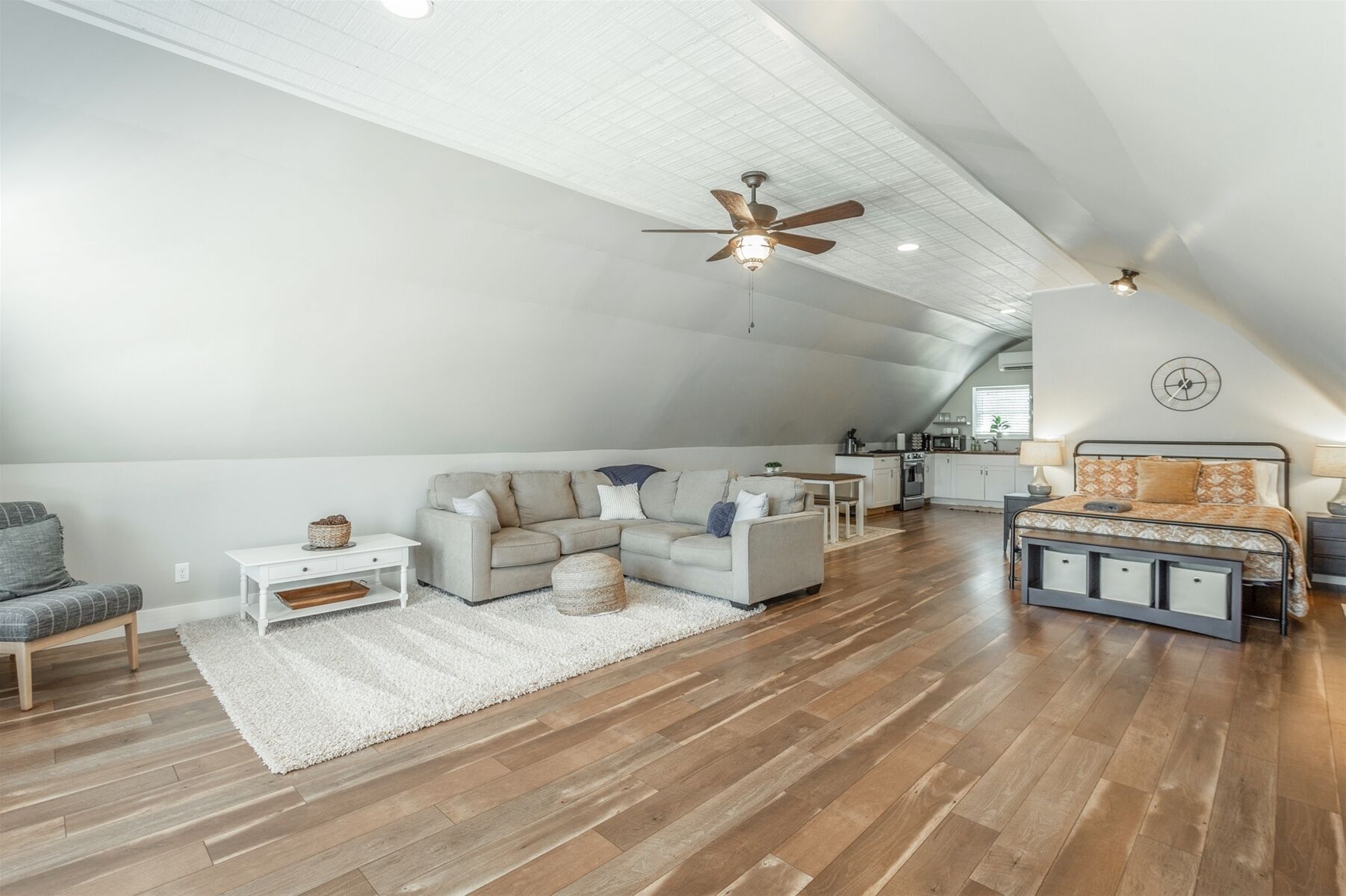 The Barn On Hemlock Hill - Stunning Views of Lookout Mountain!!