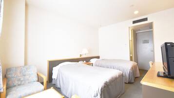 غرفة لفردين - لغير المدخنين | خزنة داخل الغرفة ومكتب وواي فاي مجانًا