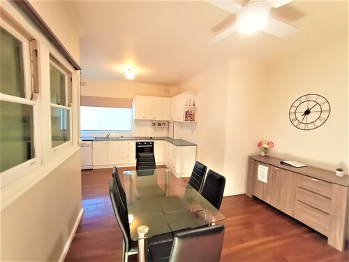 Wombat Cottage * Close to CBD * WIFI * Pet Friendly