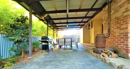 Wombat Cottage * Close to CBD * WIFI * Pet Friendly