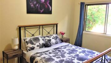 4 bedrooms, iron/ironing board, free WiFi, bed sheets