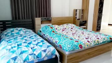 4 habitaciones, tabla de planchar con plancha, wifi y ropa de cama