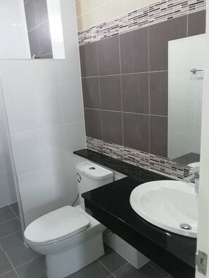 Shower, hair dryer, towels, soap - Lena Chalet (Amphur Muang)