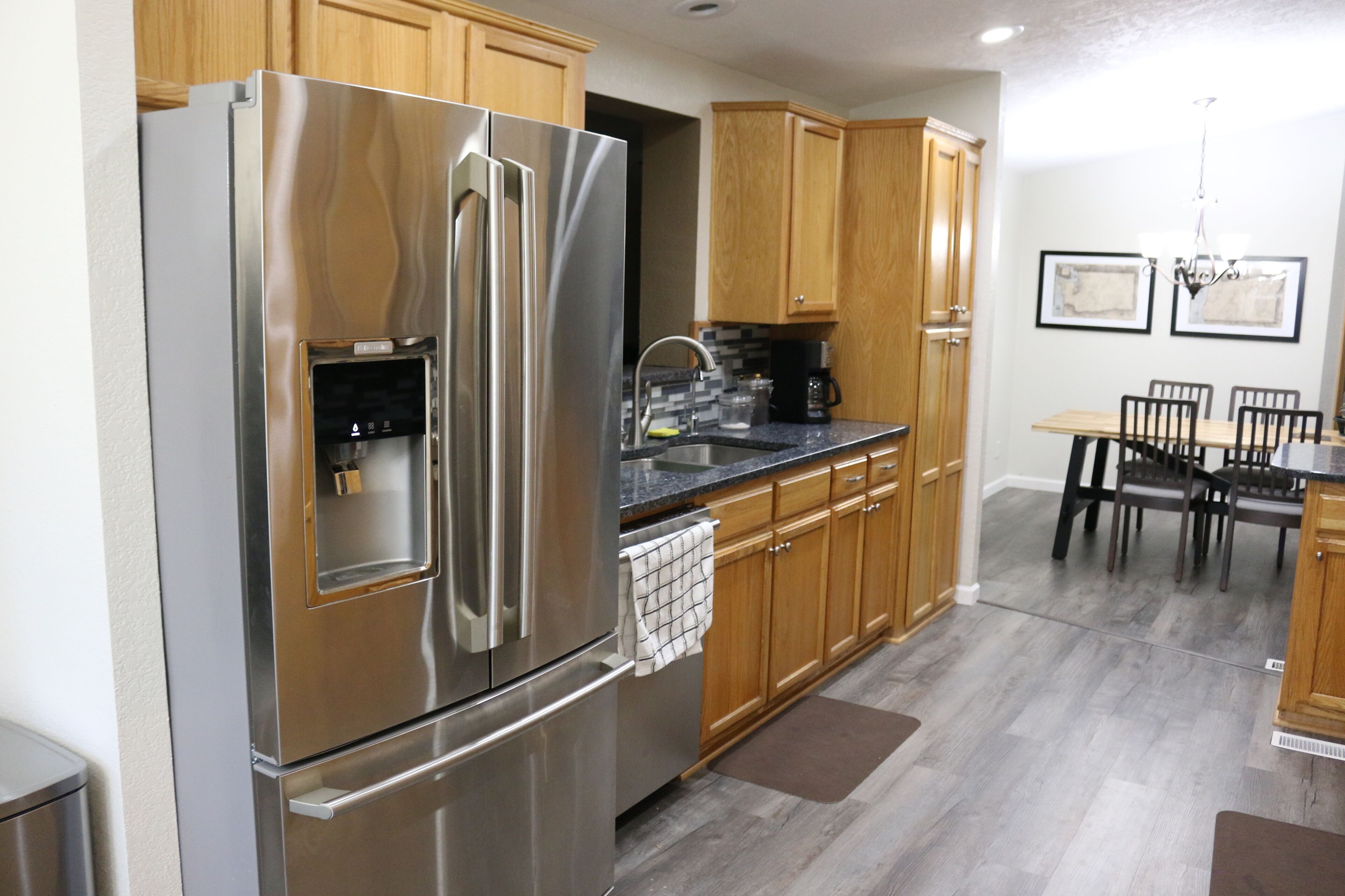 3 BDRM  home, with Private Forested Park on 1.5 acres, Outdoor Lounge Area