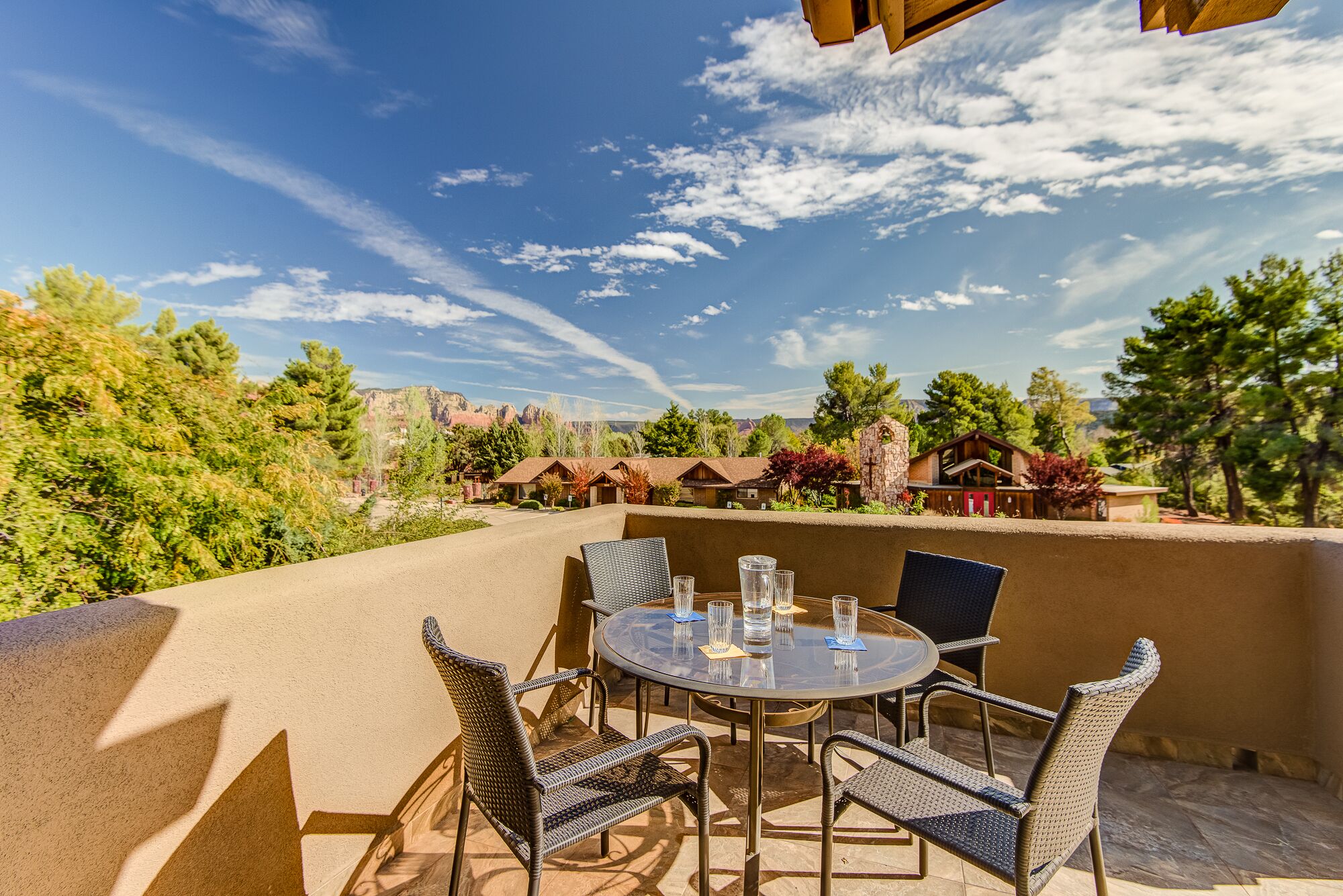 Sedona Casa Pinon with Red Rock views from deck, enjoy fresh breezy mountain air+near hiking!