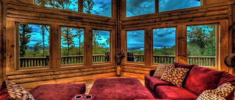 Televisión y chimenea