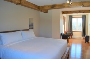 5 bedrooms, free WiFi, bed sheets - Private and Quiet - Only 2 min from Val St Côme (Saint-Côme)