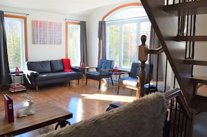 Smart TV, fireplace, foosball - Private and Quiet - Only 2 min from Val St Côme (Saint-Côme)