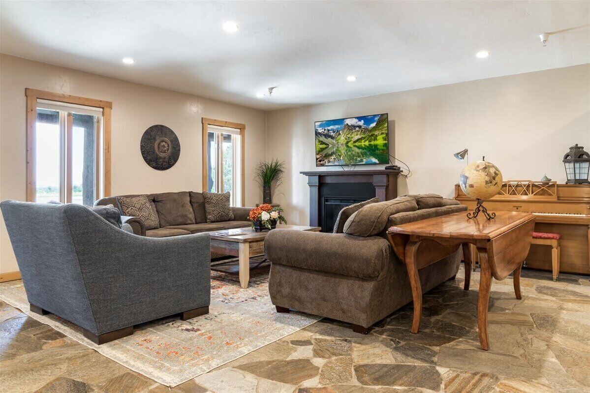 TV, fireplace, books, offices