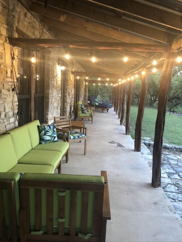 Terrace/patio - Spring Branch Country Cabin w/ Bonus Game Room (Spring Branch)