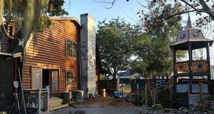 Mystic Cabin Retreat Home w/pool near Orlando, close to Disney!