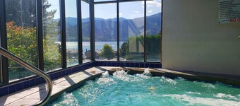 Wapato Point Home Single Level 4 Bed 3 Bath Sleeps 12, Close to Waterfront Park