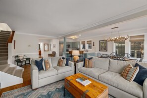 Smart TV, chimenea, videojuegos y reproductor de DVD 