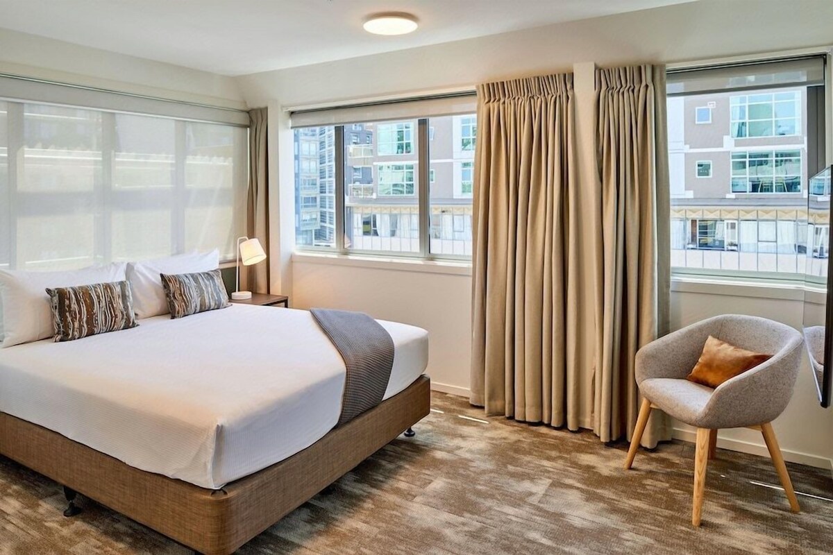 Hypo-allergenic bedding available, pillowtop beds, in-room safe, desk