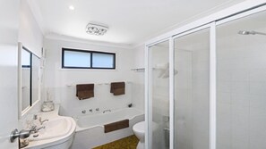 Bathtub - Vista Seascape - Decks, Pool, and Views! (COPACABANA)