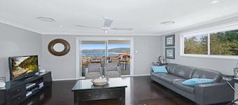 Vista Seascape - Decks, Pool, and Views!