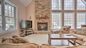 Smart TV, fireplace, offices, computer monitors