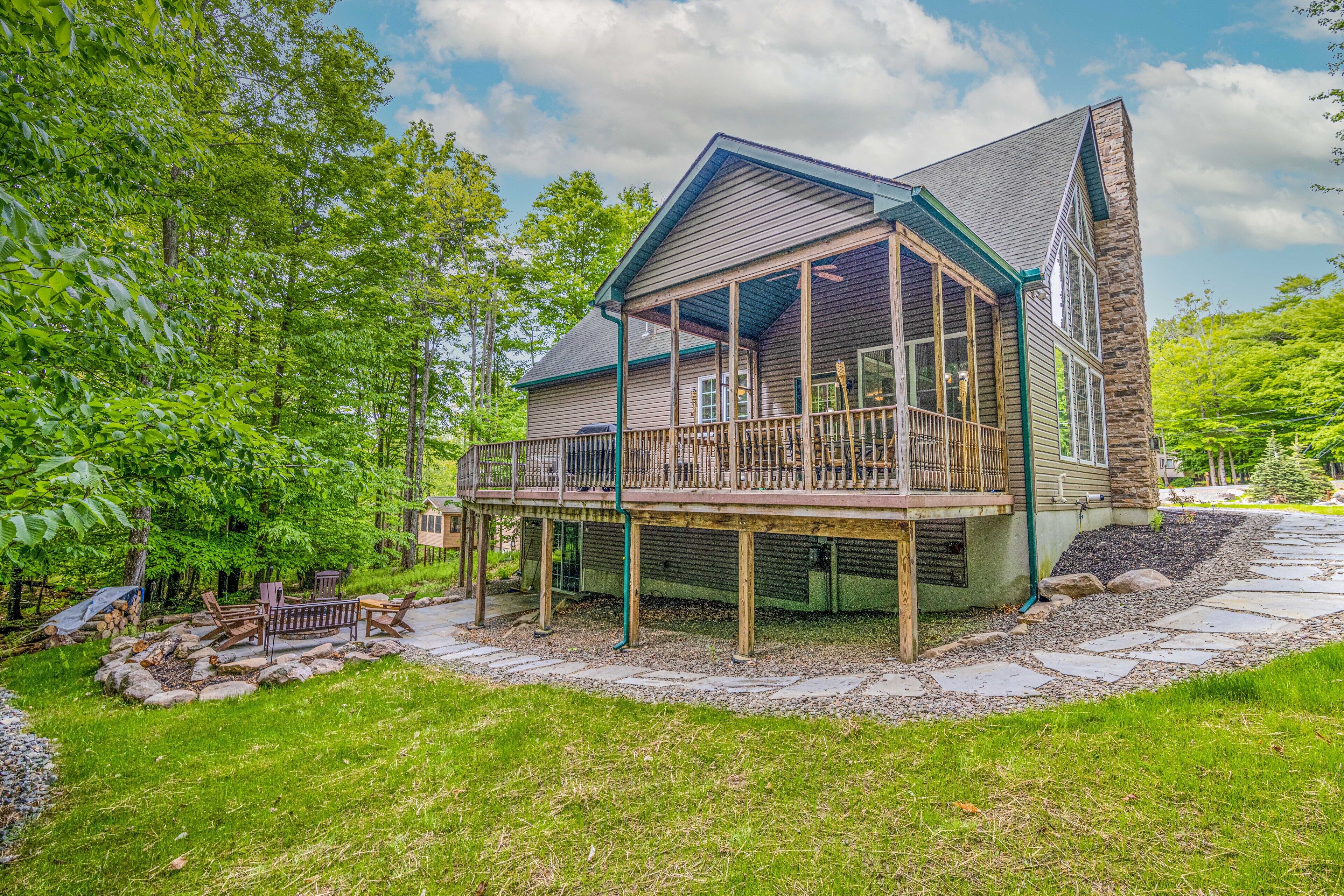 Luxury Retreat 5 Star Location  Hot Tub, Waterparks, Casino, Kayak, Ski Resorts