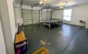 Game room - Whole house with a Texas sized lot (Pflugerville)