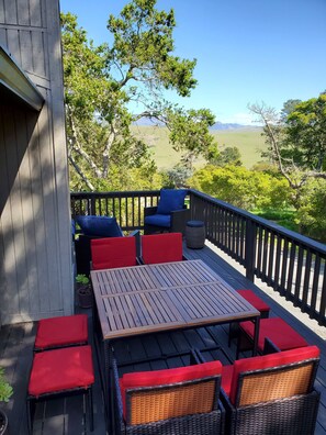 Outdoor dining - Cozy Home Away From Home Not Far From The Beach & Downtown Cambria Shopping (Cambria)