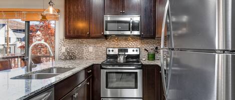 ثلاجة، ميكروويف، فرن، موقد طهي مسطح