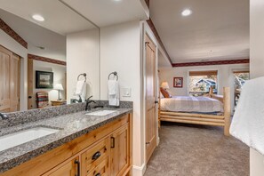 2 bedrooms, iron/ironing board, WiFi, bed sheets - Walk to Main Street, Shopping & Restaurants! Year-Round Recreation at Park City Silver Cliff 108 (Park City)