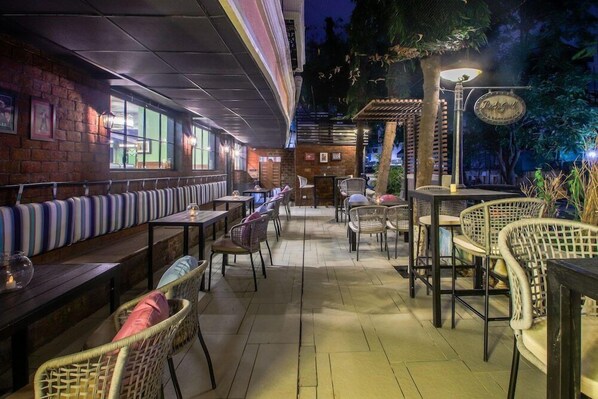 Dining - Hotel Transit (Mumbai)