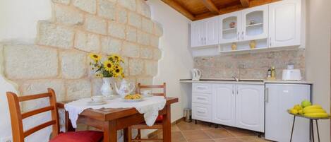 スタジオ (Studio apartment) | 内装