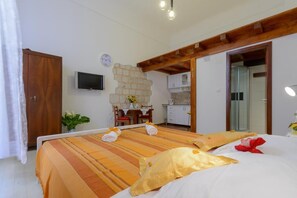 Studio (Studio apartment) | Iron/ironing board, cribs/infant beds, free WiFi, bed sheets - Apartment Klara (Dubrovnik)