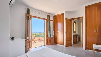 3 slaapkamers, een kluis op de kamer, een strijkplank/strijkijzer