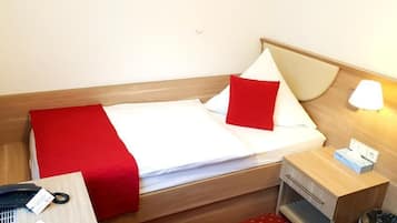 Single Room | Hypo-allergenic bedding, desk, soundproofing, free WiFi