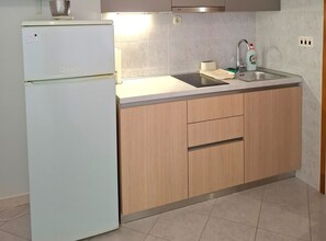 Apartment (One Bedroom Apartment 4) | Private kitchen
