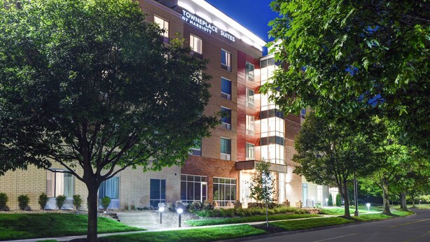 A modern hotel building with a sign reading "Towneplace by Marriott Suites". - TownePlace Suites by Marriott Columbus Dublin (Dublin)