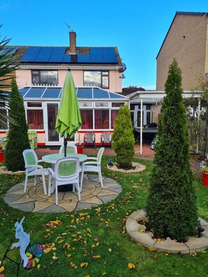Property grounds - Luxurious, Stunning Detached Bungalow in Derby (Derby)