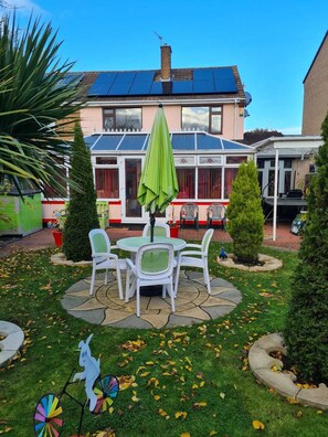 Garden - Luxurious, Stunning Detached Bungalow in Derby (Derby)