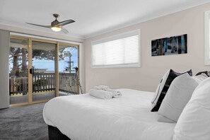 4 bedrooms, desk, WiFi, bed sheets