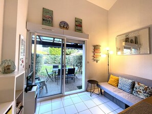 TV - T2 Apartment mezzanine with terrace and pets allowed (Soustons)