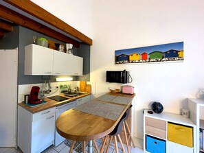 Fridge, microwave, stovetop