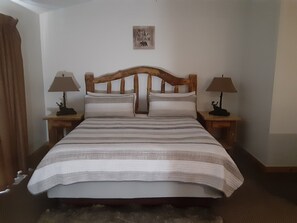 2 bedrooms, iron/ironing board, travel cot, free WiFi - Your Starved Rock Gateway Awaits! (North Utica)