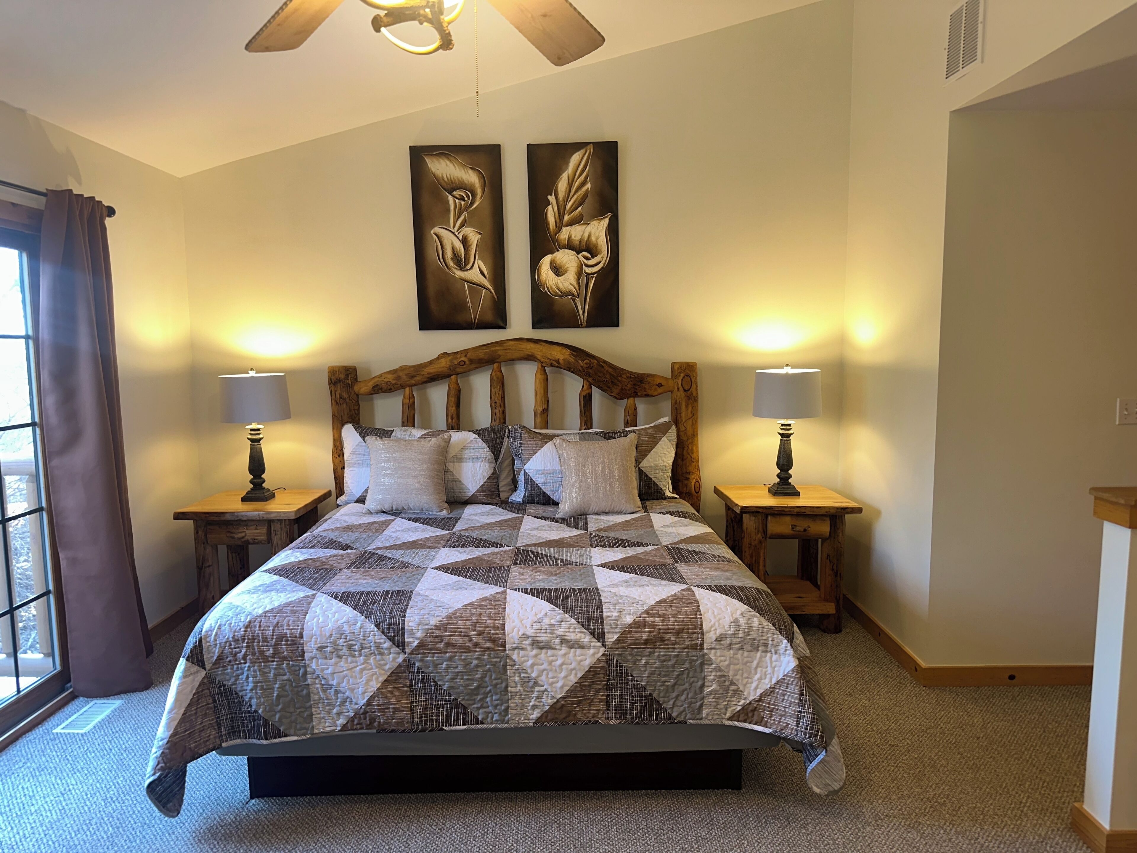 2 quartos, ferros/tábuas de passar roupa, berço de viagem