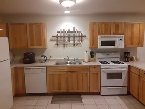 Fridge, microwave, oven, stovetop - Your Starved Rock Gateway Awaits! (North Utica)