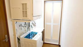 Maisonette Apartment, Non Smoking | Bathroom | Combined shower/bathtub, free toiletries, hair dryer, slippers
