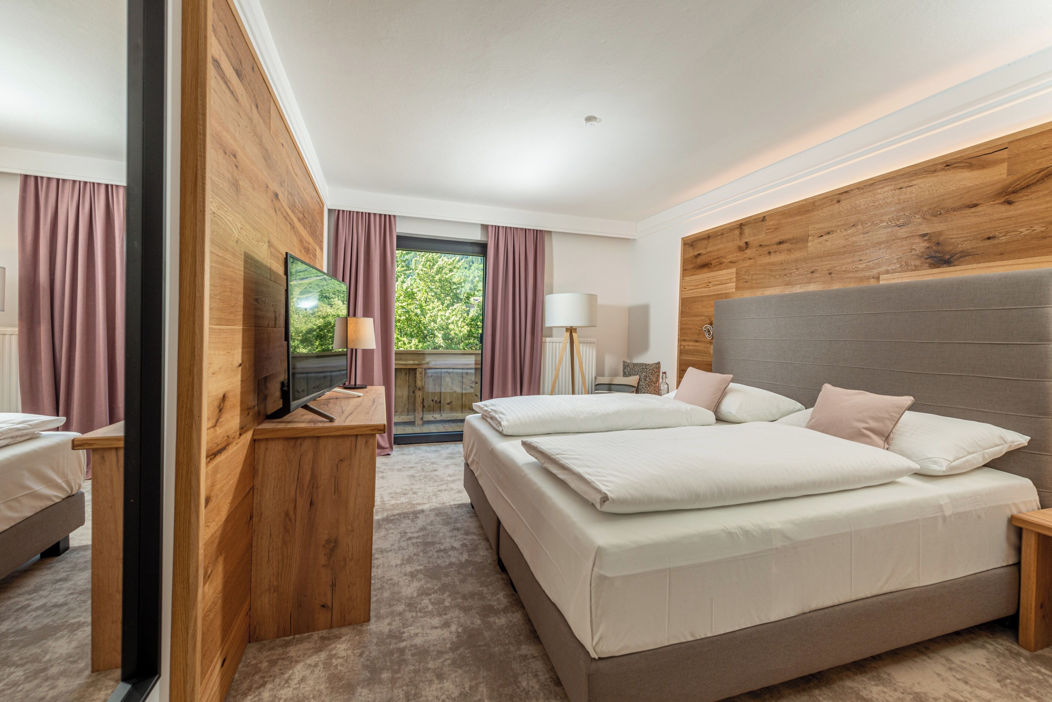 Daunenbettdecken, Zimmersafe, Schreibtisch