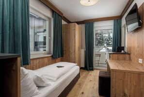 Comfort Single Room, Balcony | Hypo-allergenic bedding, down duvets, in-room safe, desk - Landhaus Hubertus Wellness & Breakfast (Schladming)