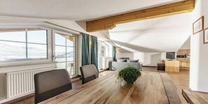 Deluxe Apartment mit Balkon & Bergblick