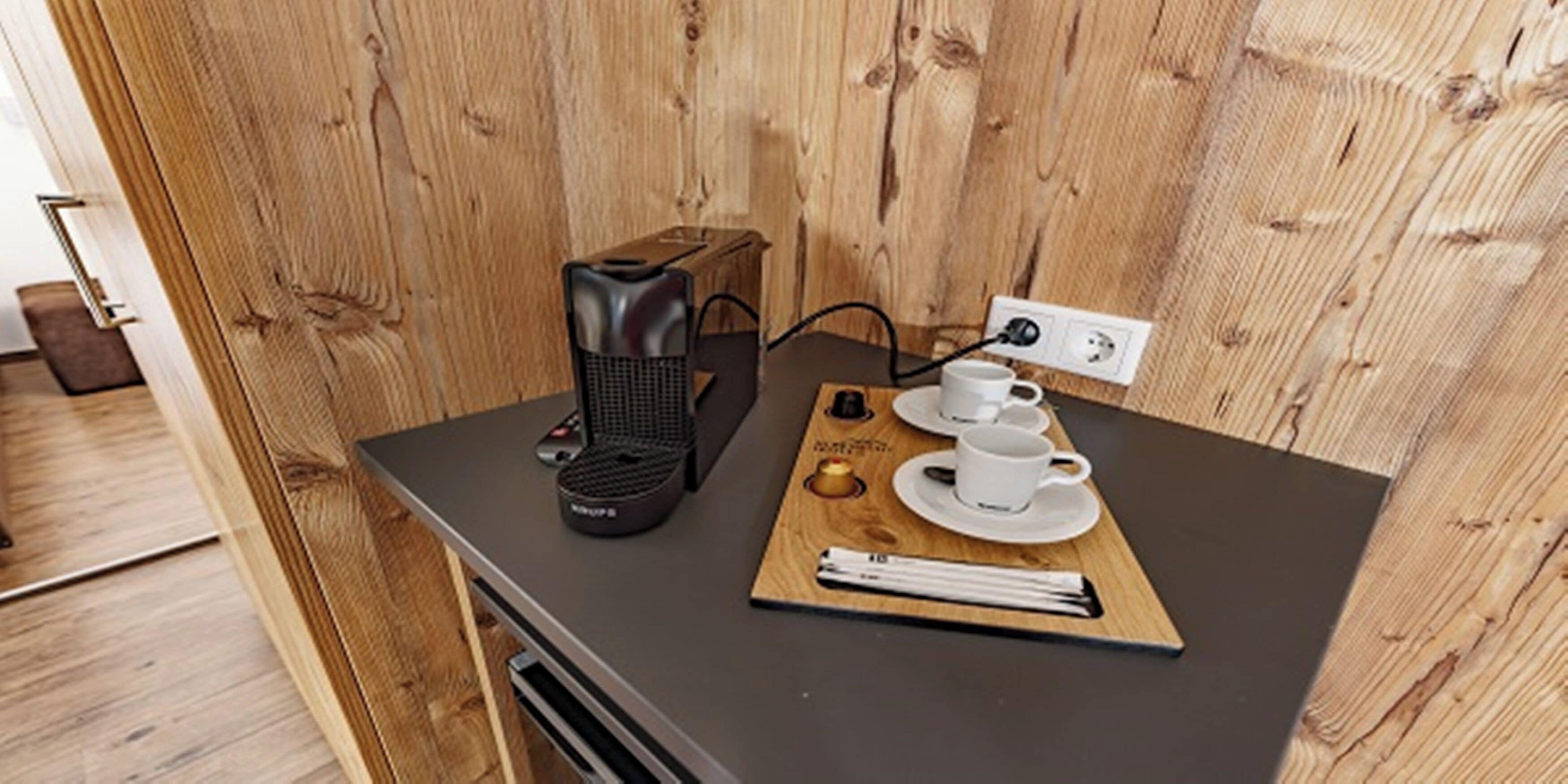 Hypo-allergenic bedding, down comforters, in-room safe, desk