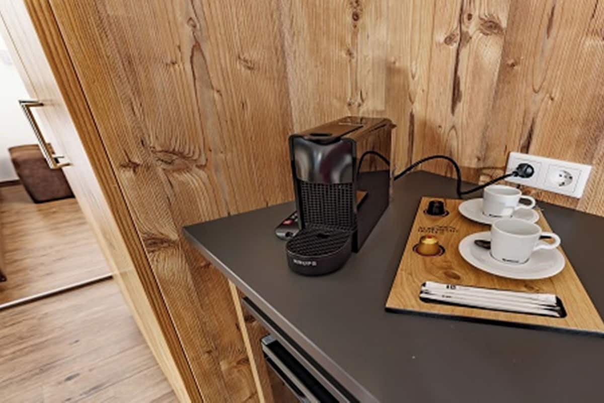 Hypo-allergenic bedding, down comforters, in-room safe, desk